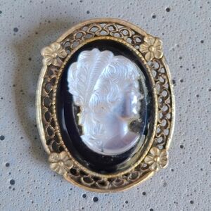 Vintage Mother Of Pearl And Black Onyx Glass Cameo Brooch